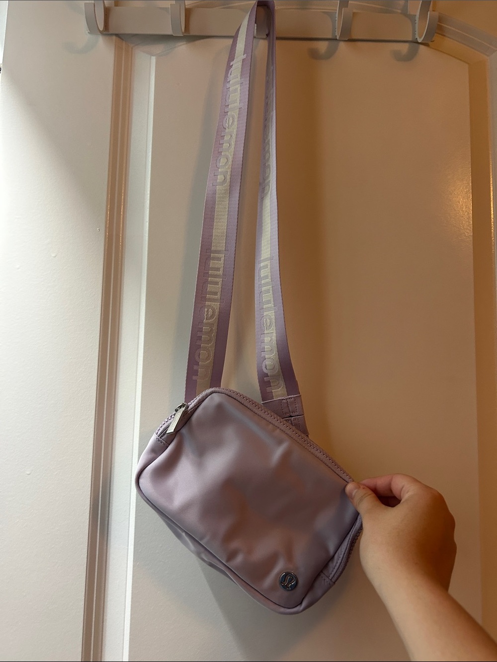 lululemon athletica Lavender/Pale Purple Crossbody Bag (everywhere belt bag)